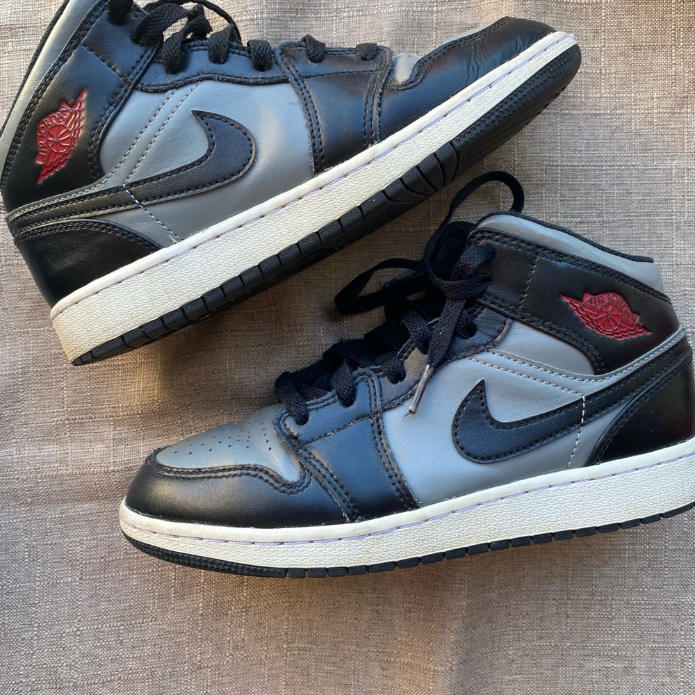 Nike Kids Black and Red Sneakers